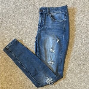 SO Women's medium wash distressed jeggings